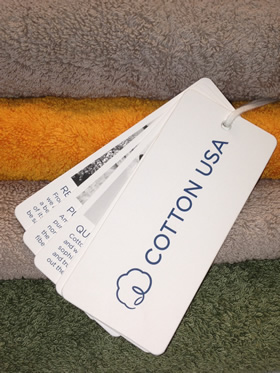 Abbildung: COTTON USA Hangtag auf Handtüchern